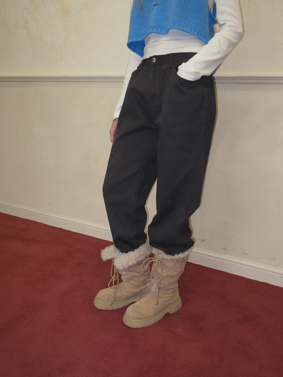 TWEE Pellit basic semi-wide long pants - Model styling view