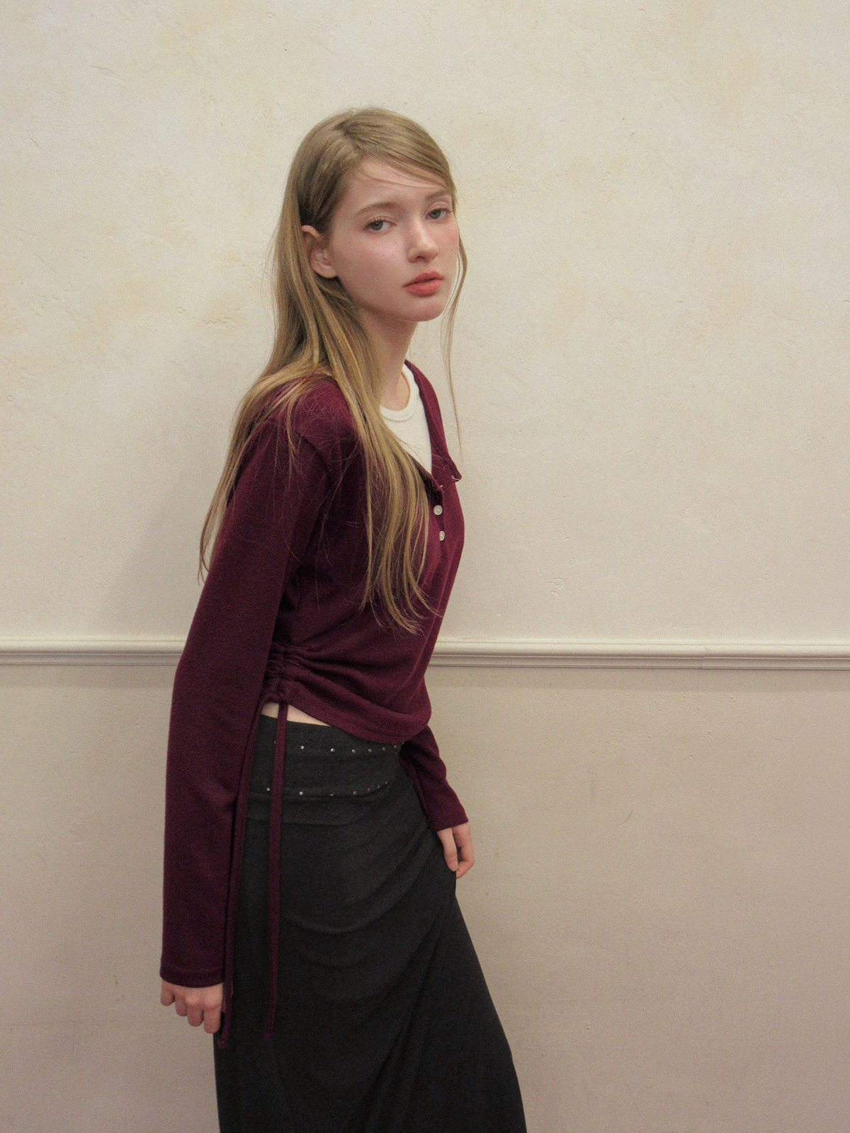 TWEE Epu layered shirring fleece long sleeve T-shirt - Model styling view