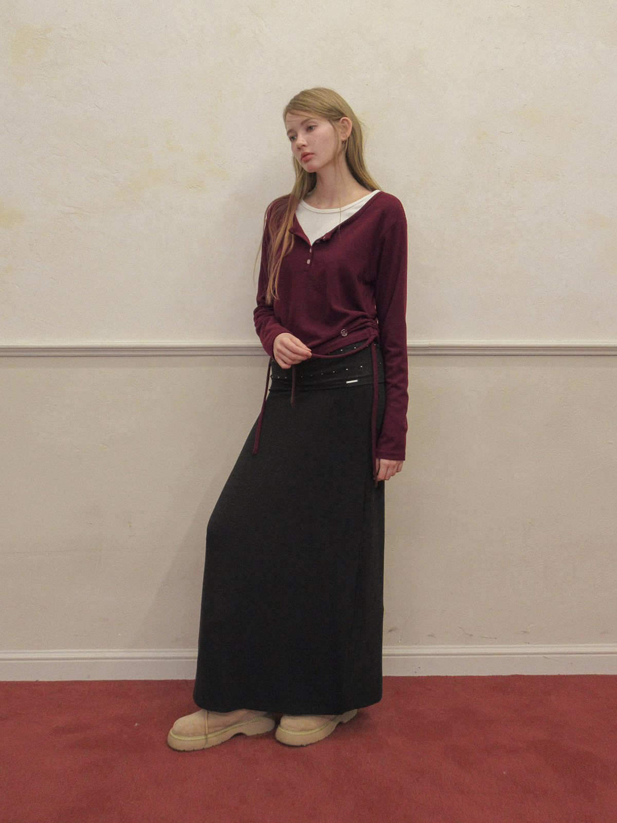 TWEE Epu layered shirring fleece long sleeve T-shirt - Model styling view