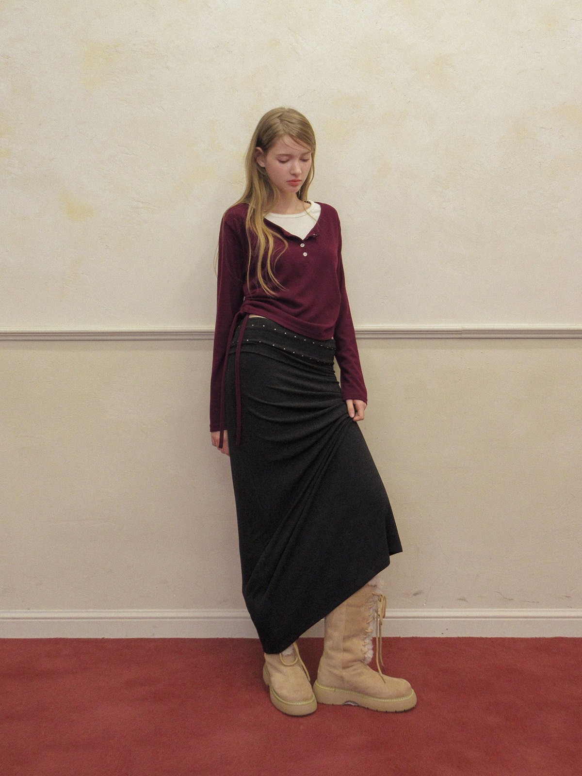 TWEE Epu layered shirring fleece long sleeve T-shirt - Model styling view