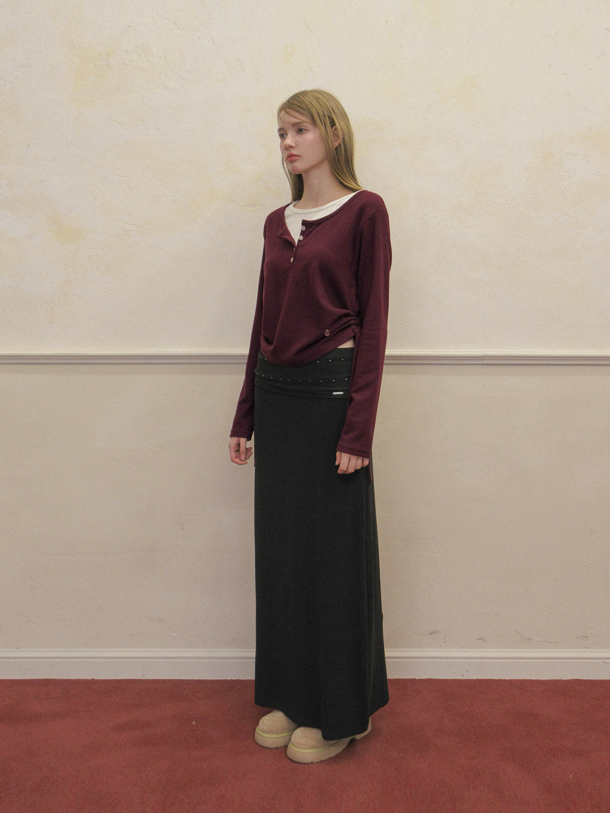 TWEE Epu layered shirring fleece long sleeve T-shirt - Model styling view