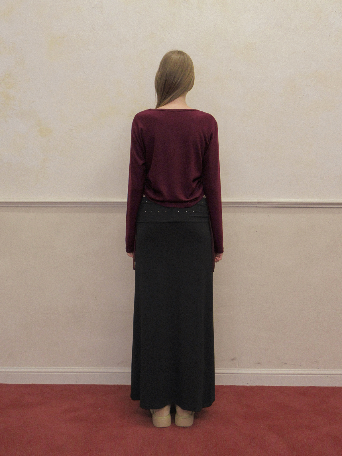 TWEE Epu layered shirring fleece long sleeve T-shirt - Model styling view