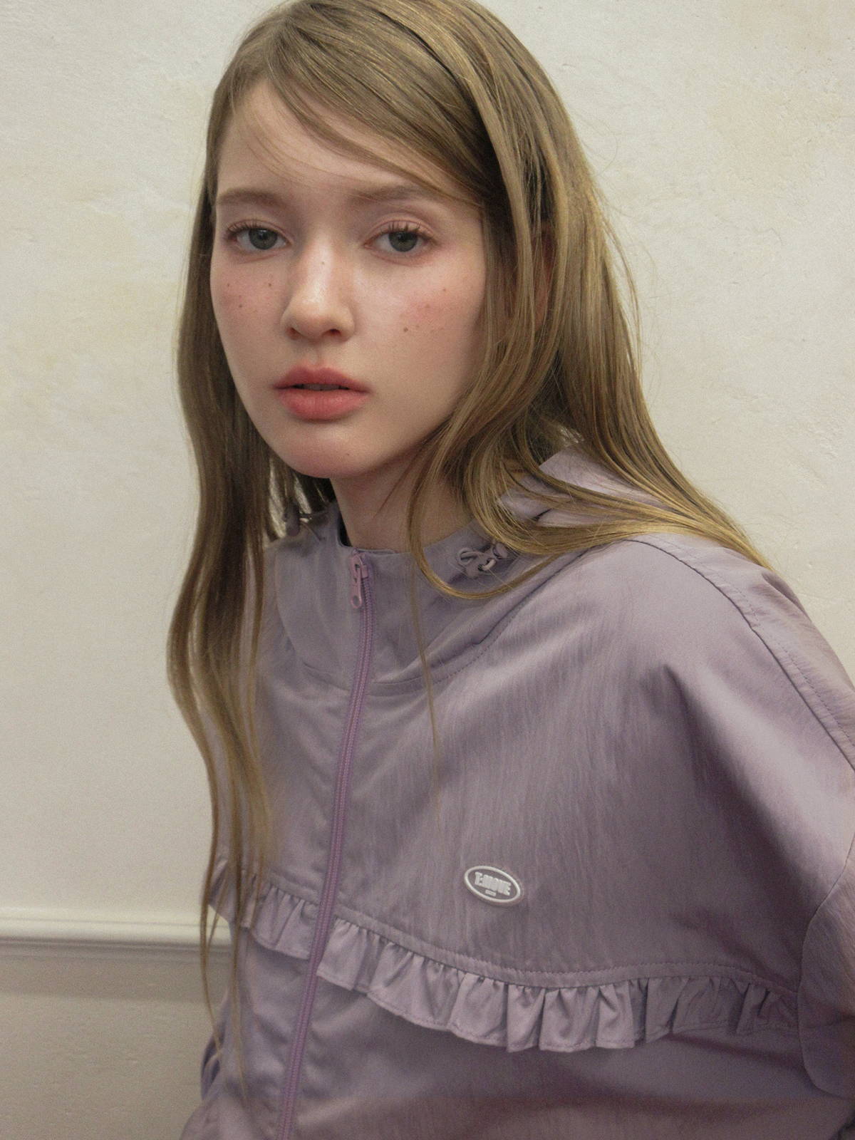 TWEE Bender frill nylon hood windbreaker jumper - Model styling view