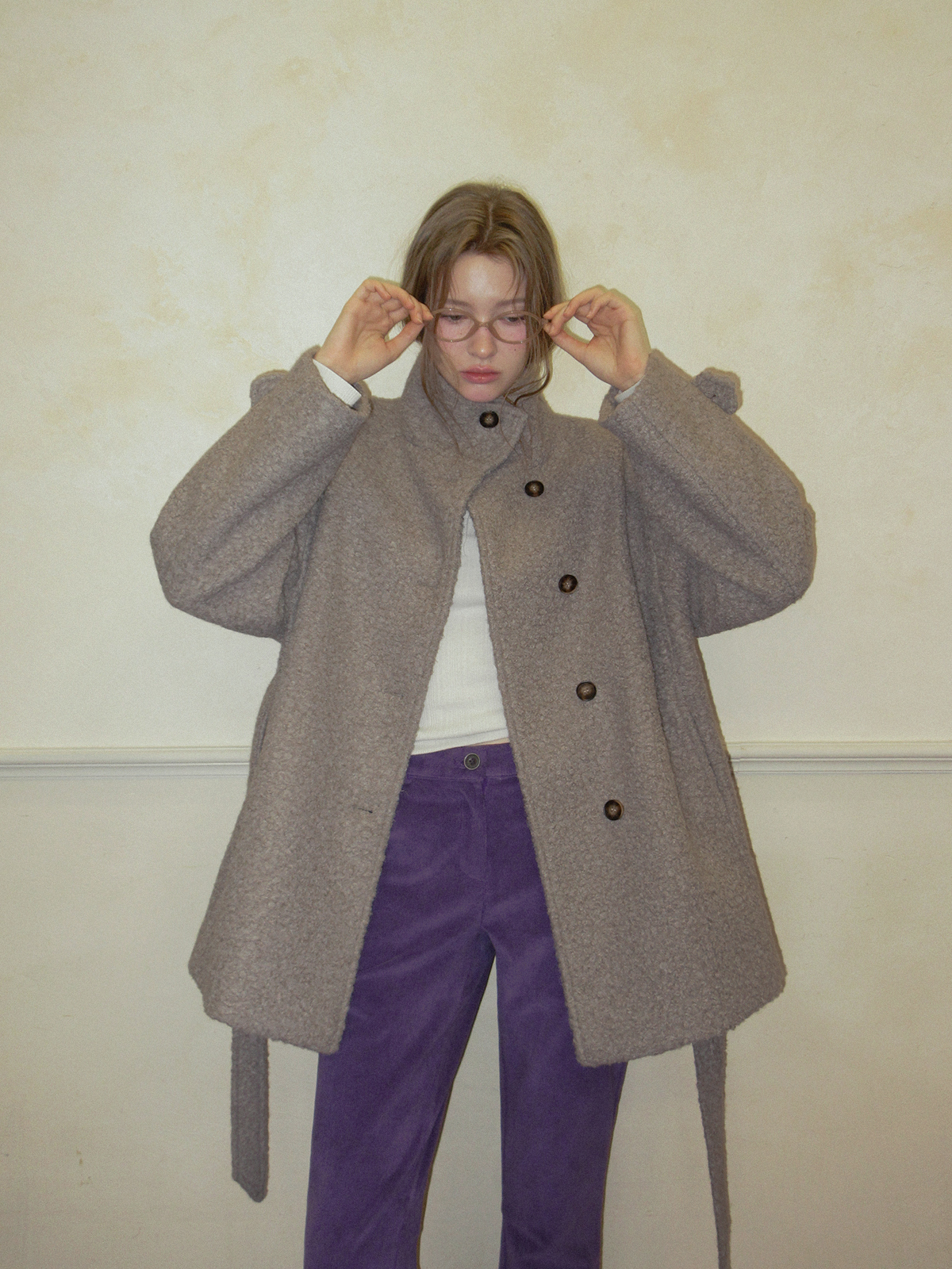 TWEE Obins boucle half coat (strap set) - Model styling view