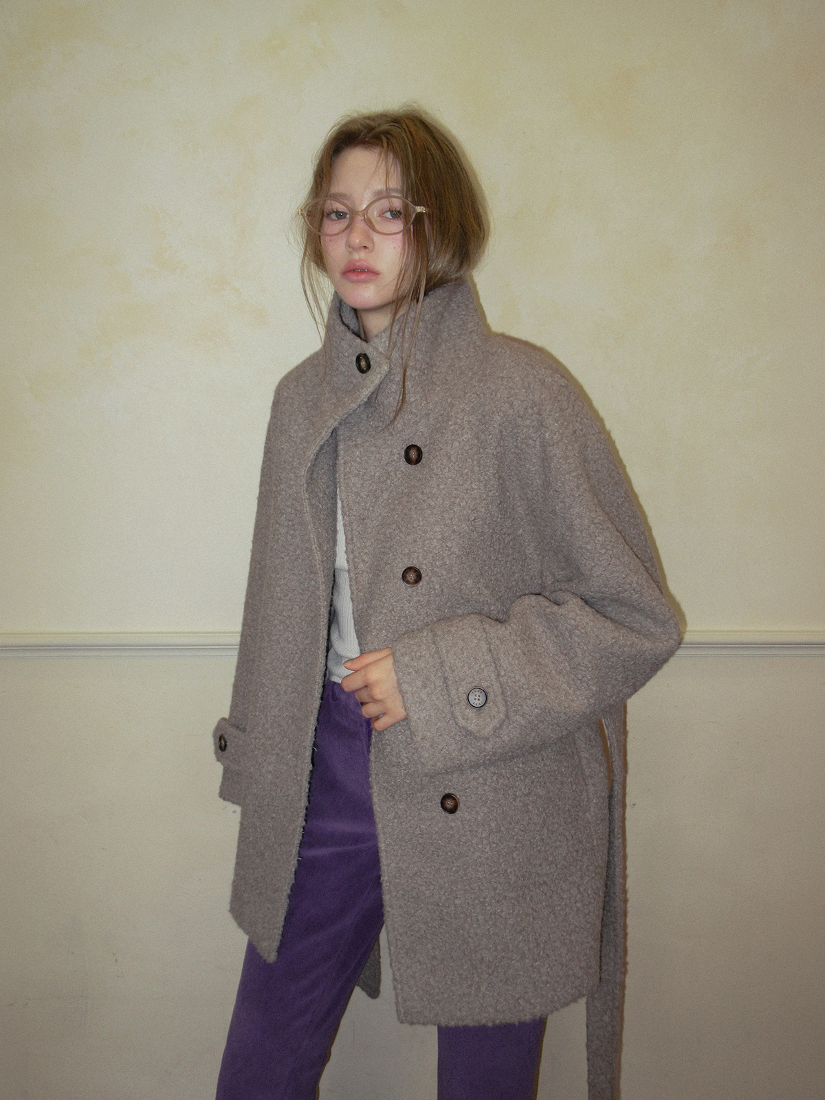 TWEE Obins boucle half coat (strap set) - Model styling view