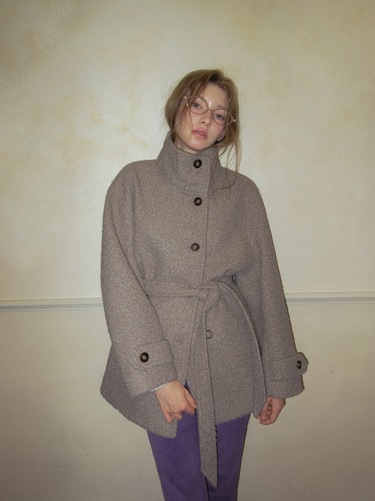 TWEE Obins boucle half coat (strap set) - Model styling view