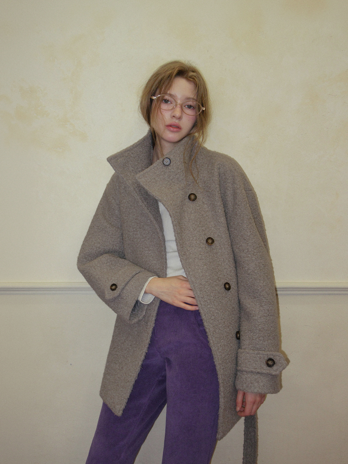 TWEE Obins boucle half coat (strap set) - Model styling view