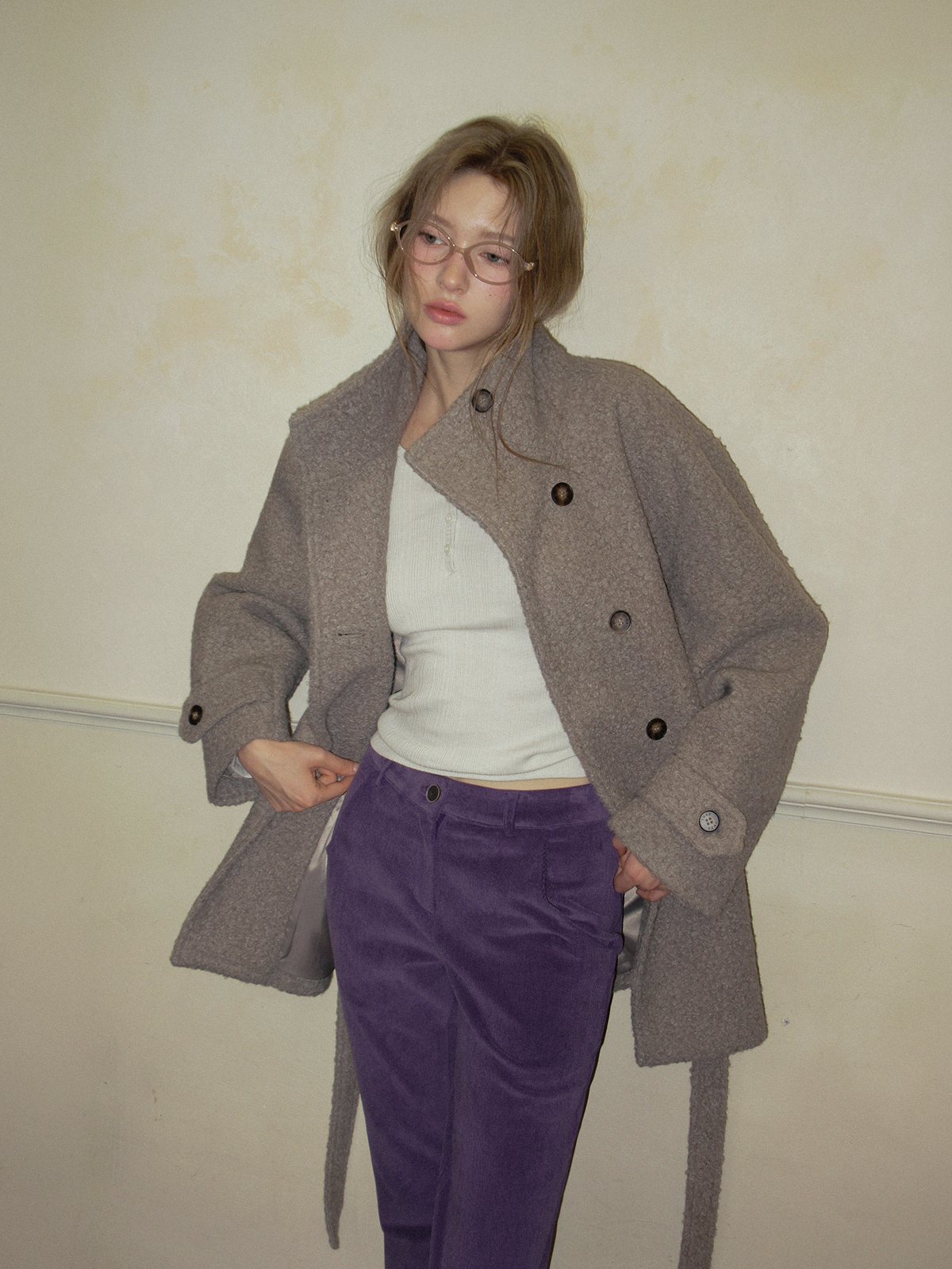 TWEE Obins boucle half coat (strap set) - Model styling view
