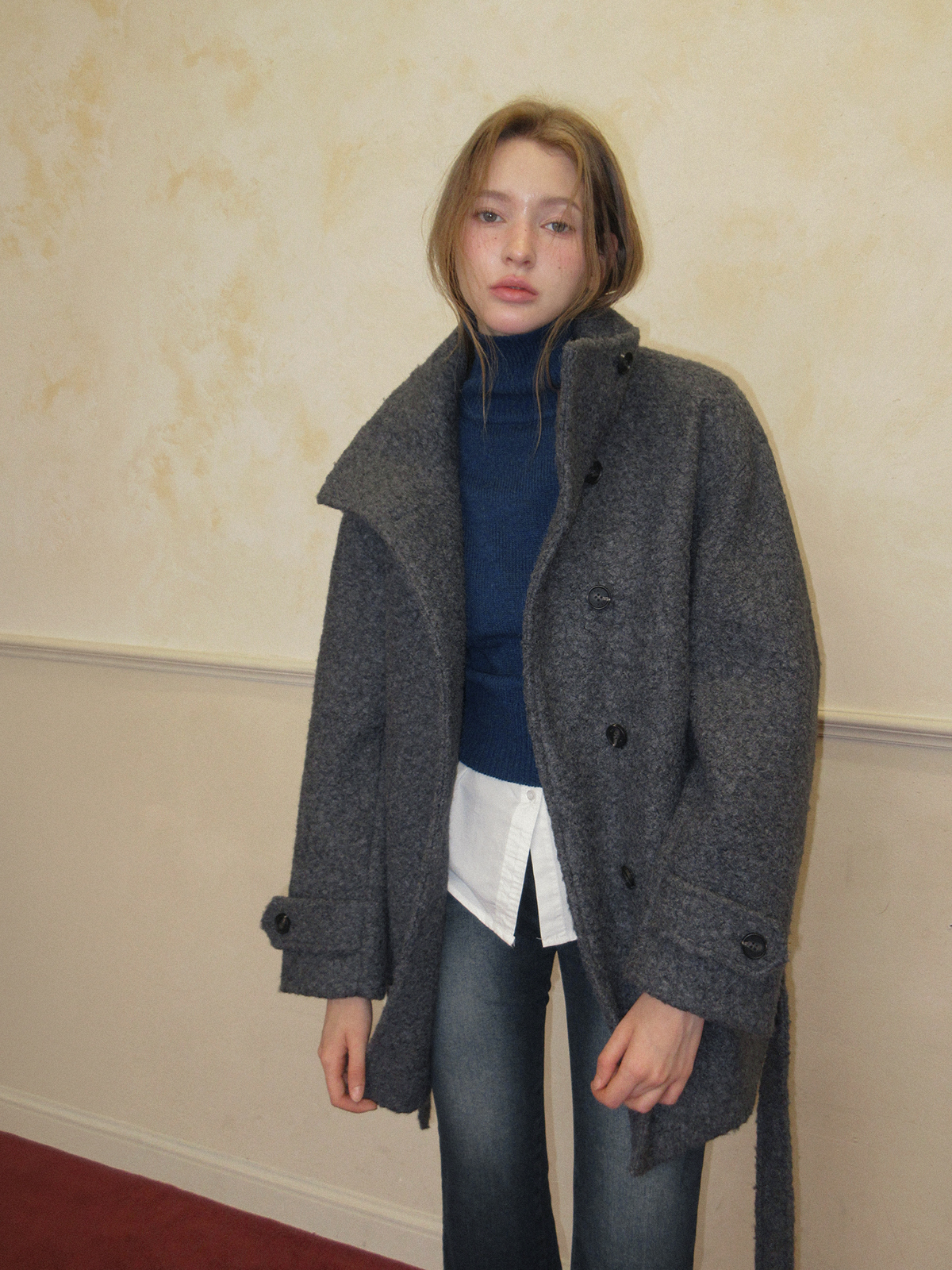 TWEE Obins boucle half coat (strap set) - Model styling view