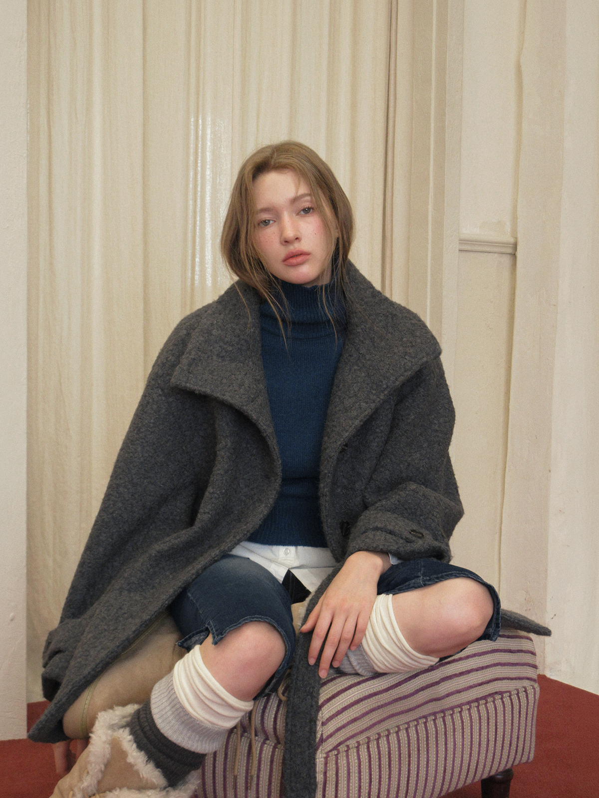 TWEE Obins boucle half coat (strap set) - Model styling view