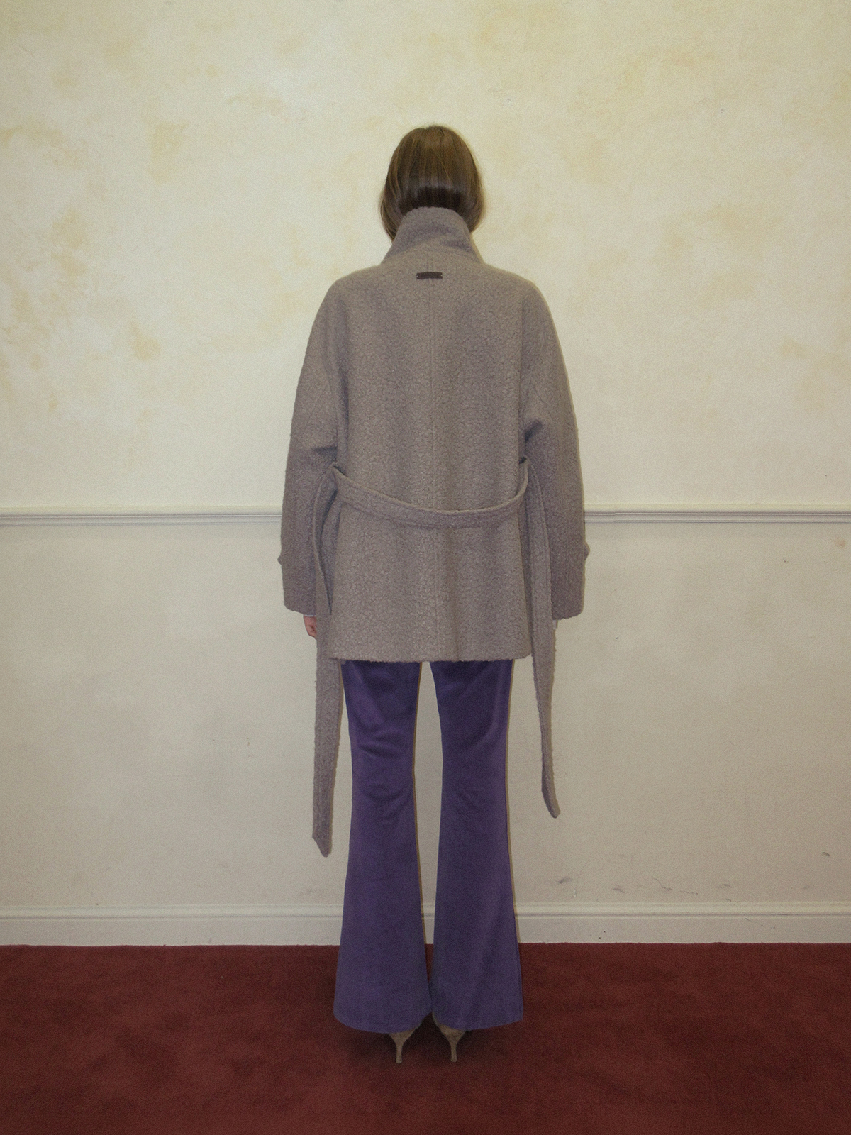 TWEE Obins boucle half coat (strap set) - Model styling view