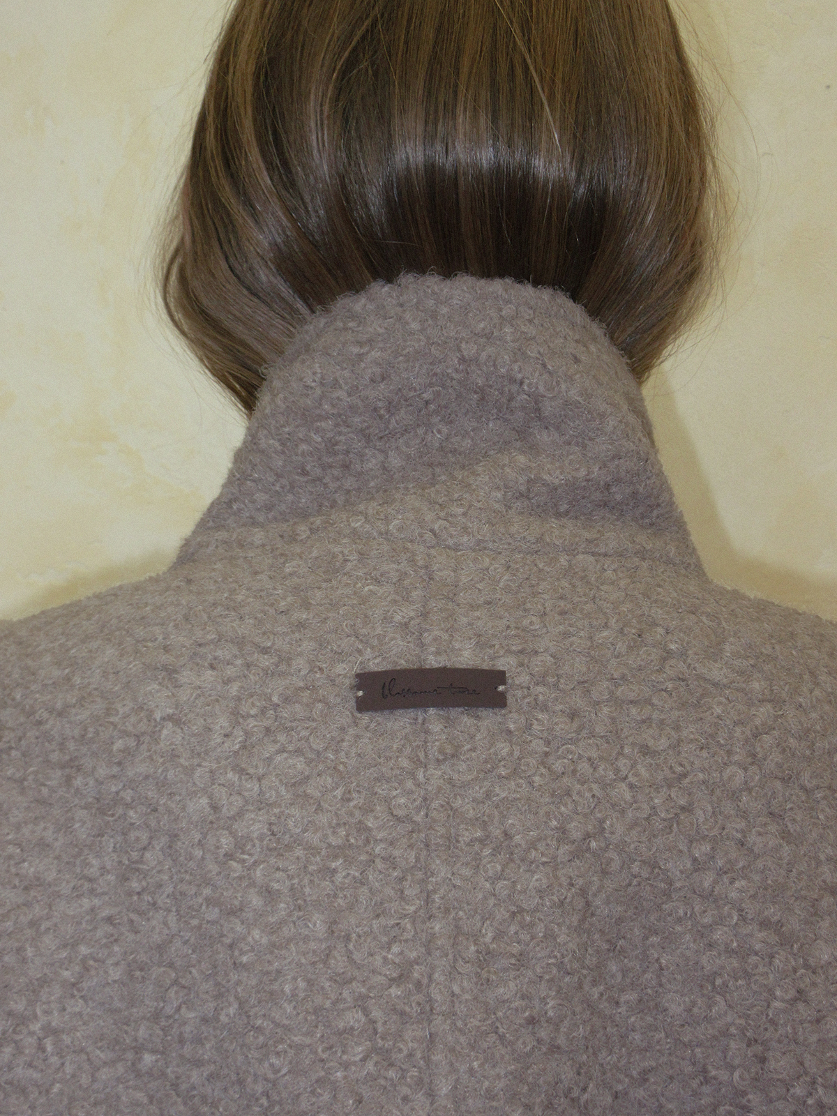 TWEE Obins boucle half coat (strap set) - Model styling view