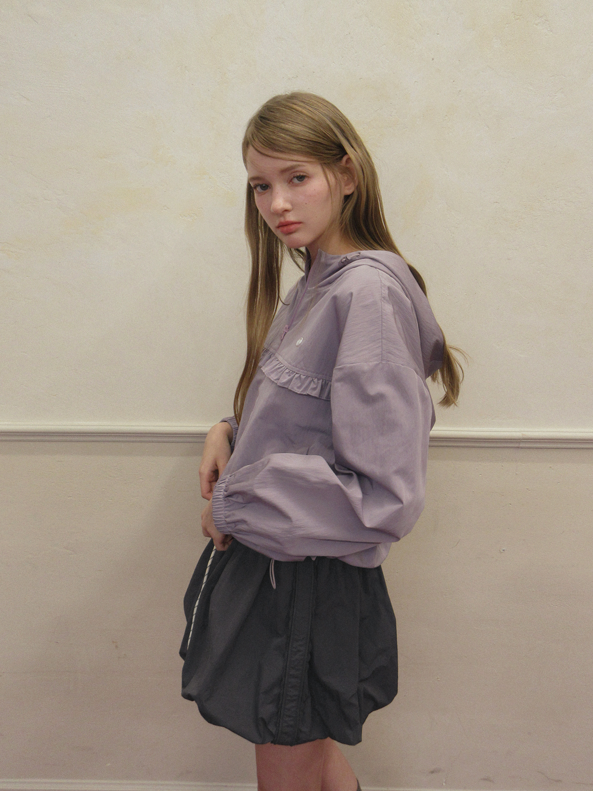 TWEE Colt nylon balloon banding mini skirt - Model styling view