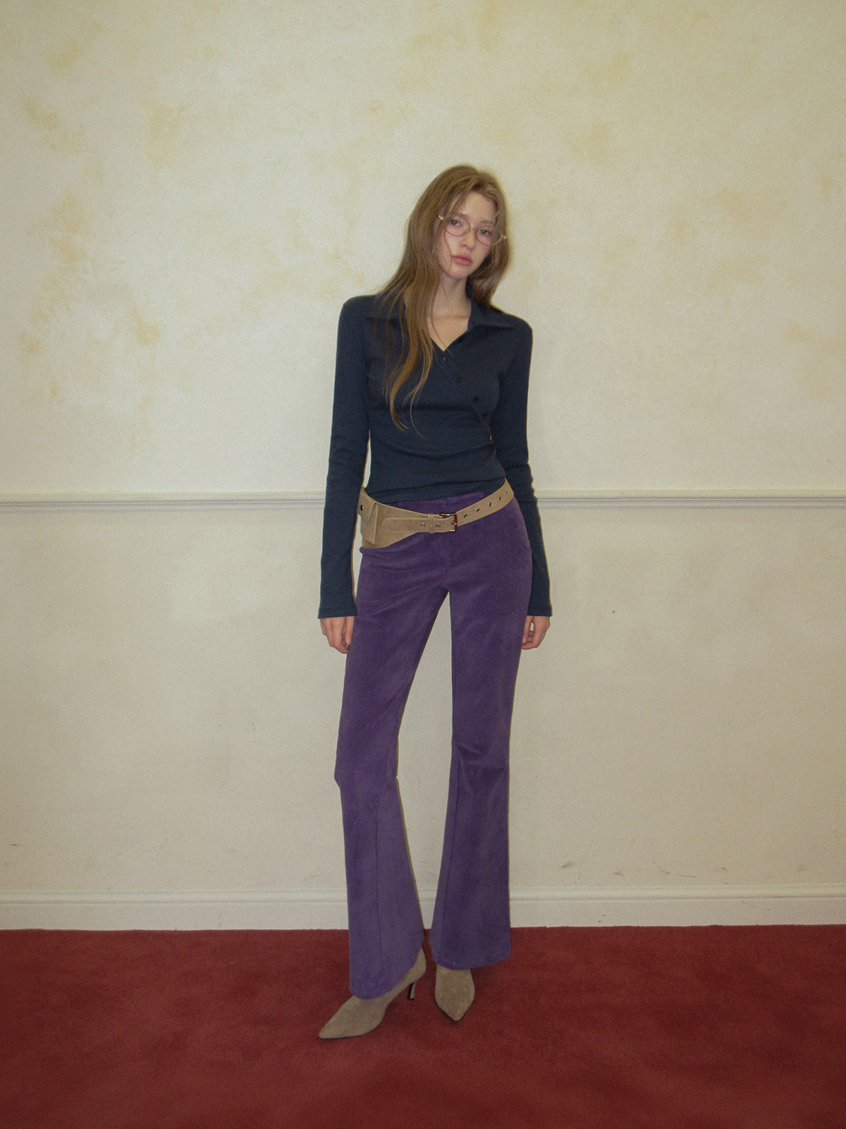 TWEE Normal diagonal button collar long sleeve T-shirt - Model styling view