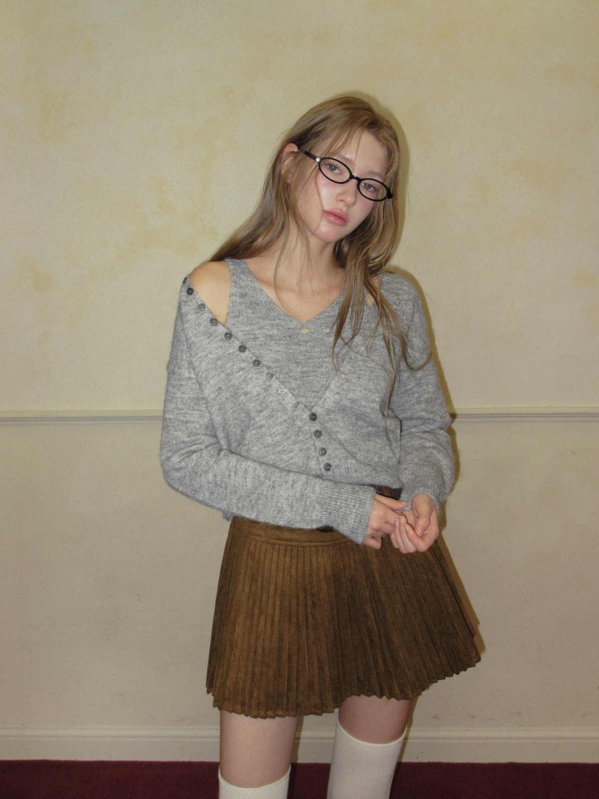 TWEE Runder button layered sleeveless cardigan set - Model styling view
