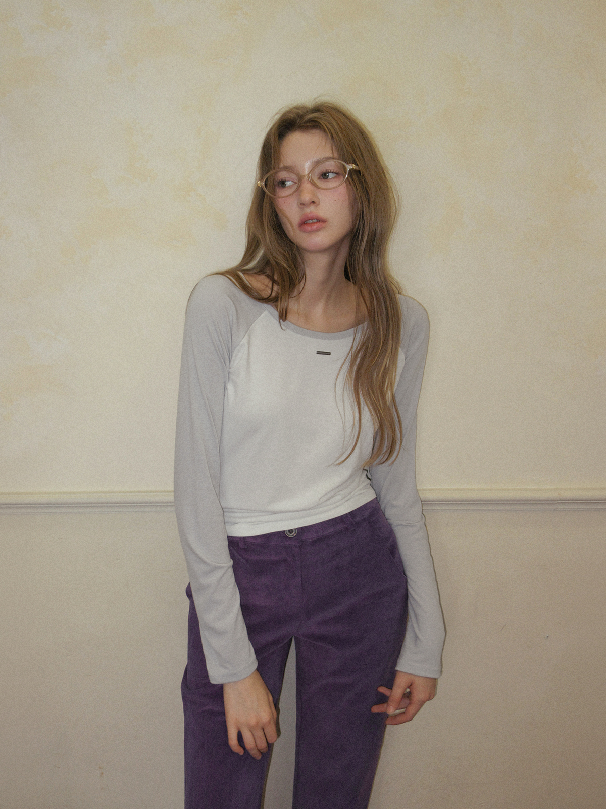 TWEE Rushi contrast raglan long sleeve T-shirt - Model styling view