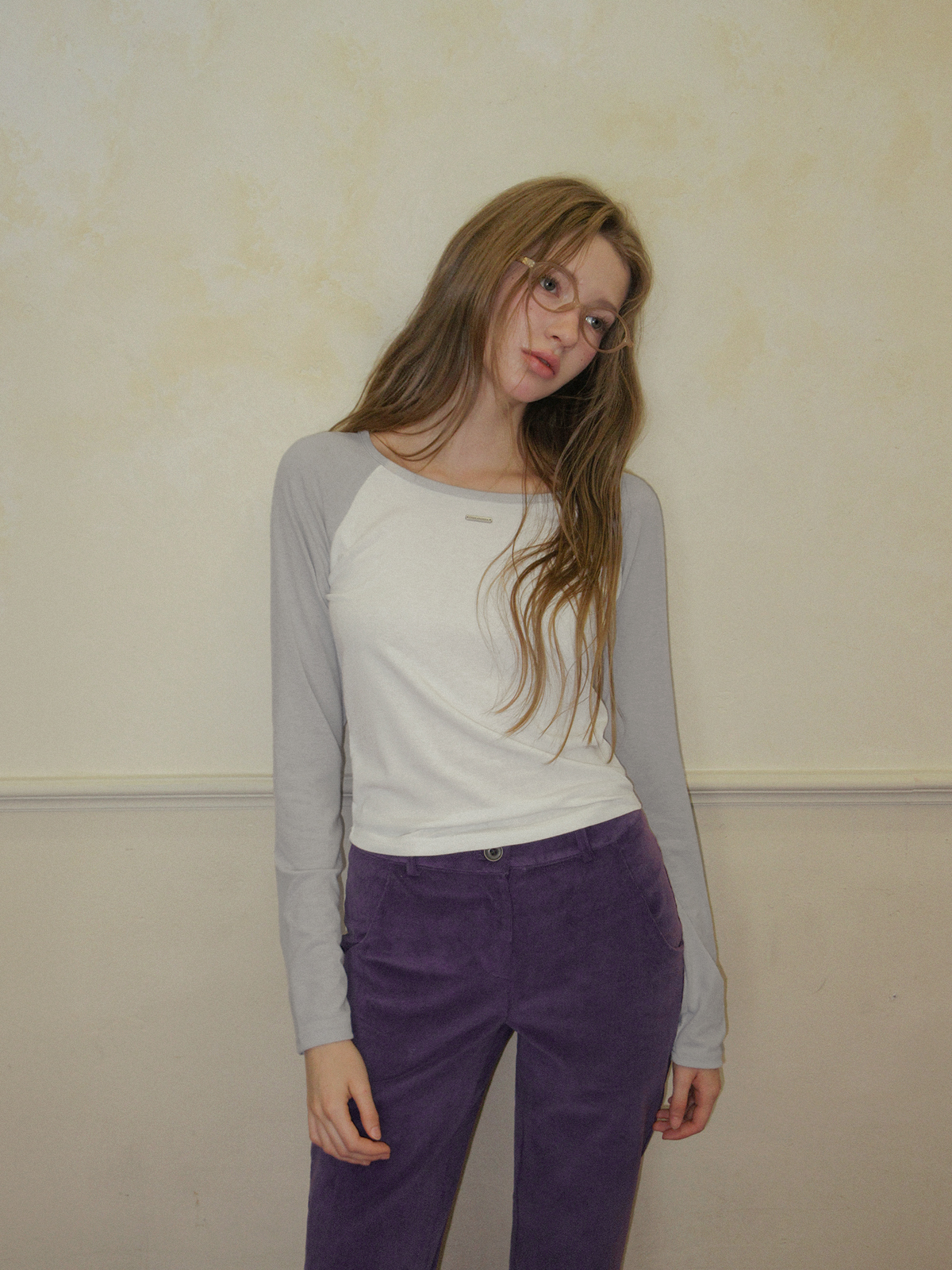 TWEE Rushi contrast raglan long sleeve T-shirt - Model styling view