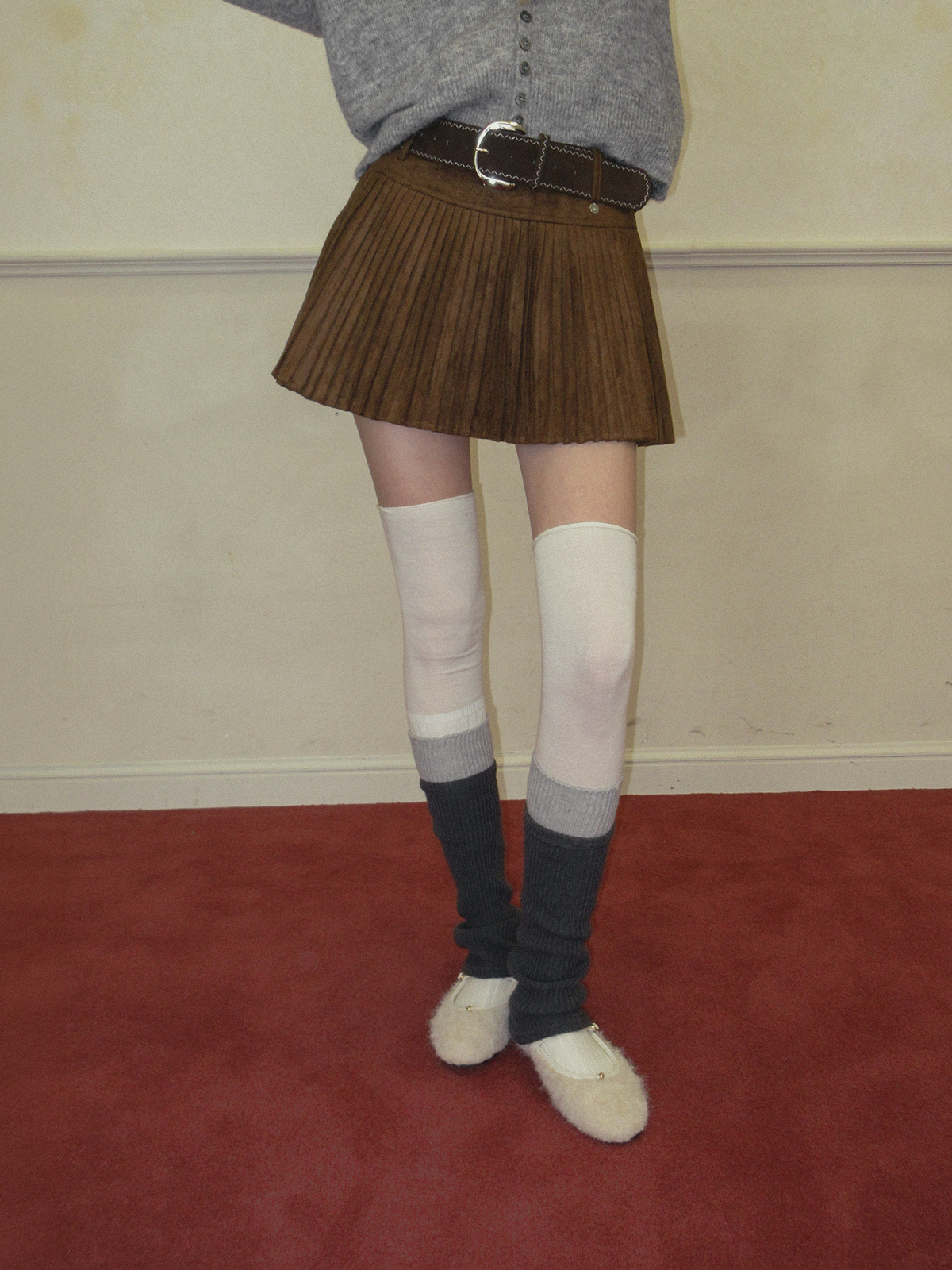 TWEE Tonel suede pleated mini skirt (belt set) - Model styling view