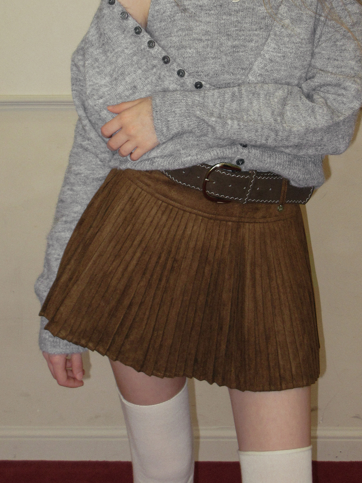 TWEE Tonel suede pleated mini skirt (belt set) - Model styling view