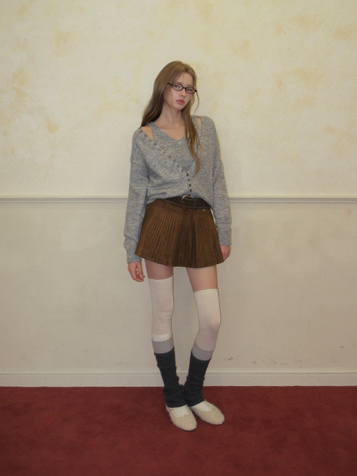 TWEE Tonel suede pleated mini skirt (belt set) - Model styling view
