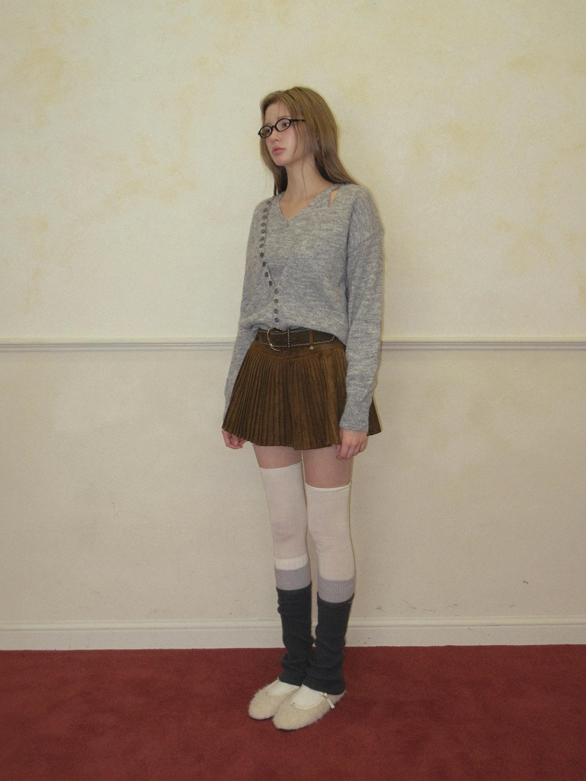 TWEE Tonel suede pleated mini skirt (belt set) - Model styling view