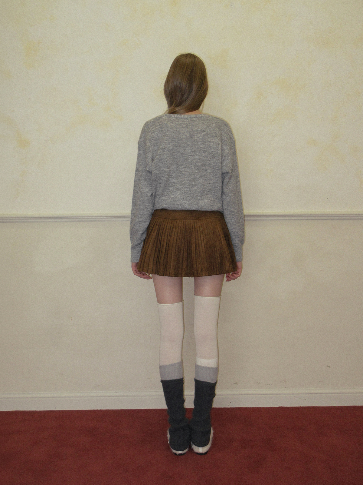 TWEE Tonel suede pleated mini skirt (belt set) - Model styling view