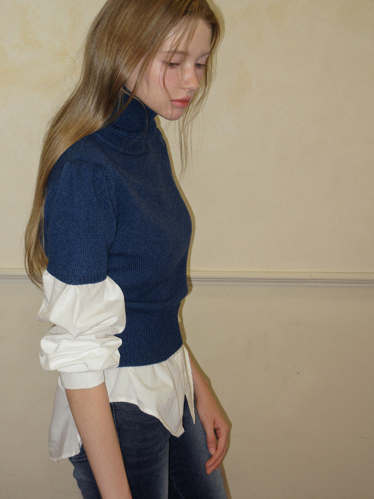 TWEE Det puff turtleneck short sleeve knit - Model styling view
