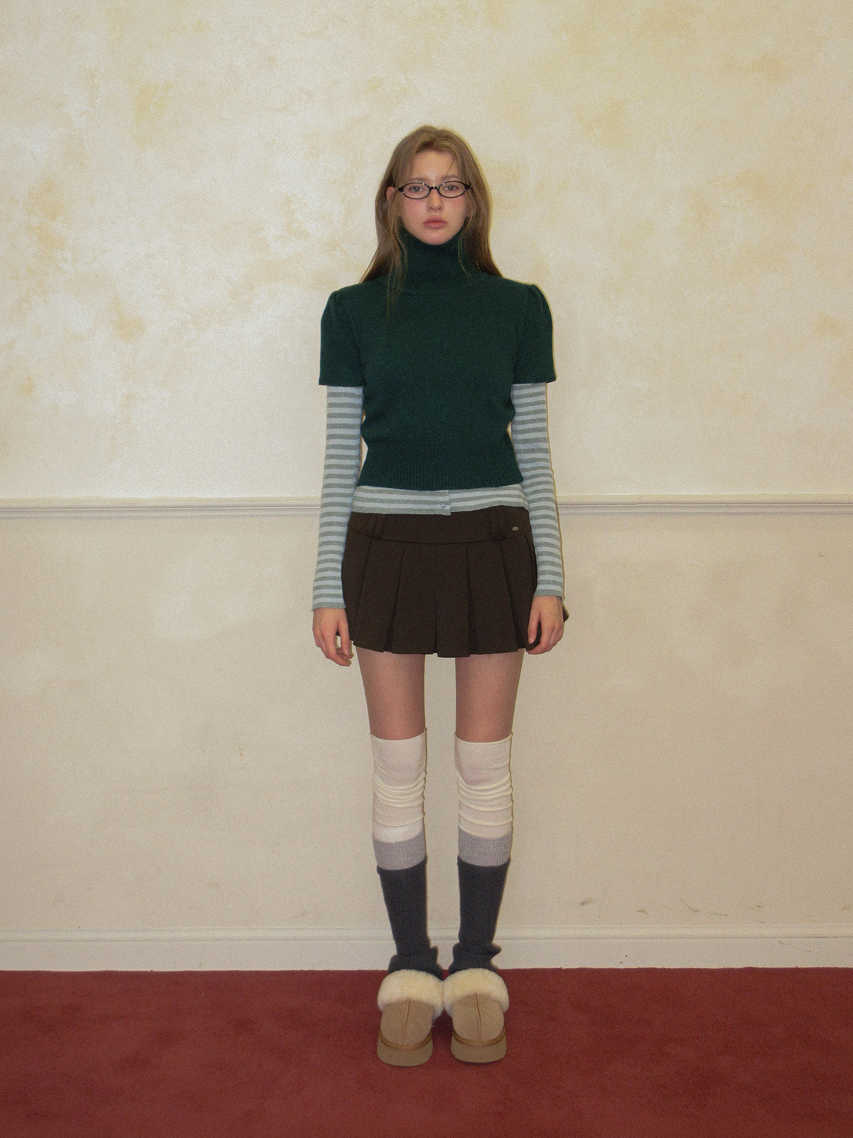 TWEE Det puff turtleneck short sleeve knit - Model styling view