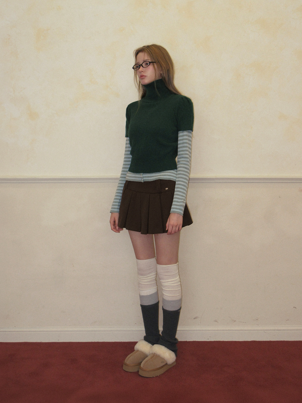 TWEE Det puff turtleneck short sleeve knit - Model styling view