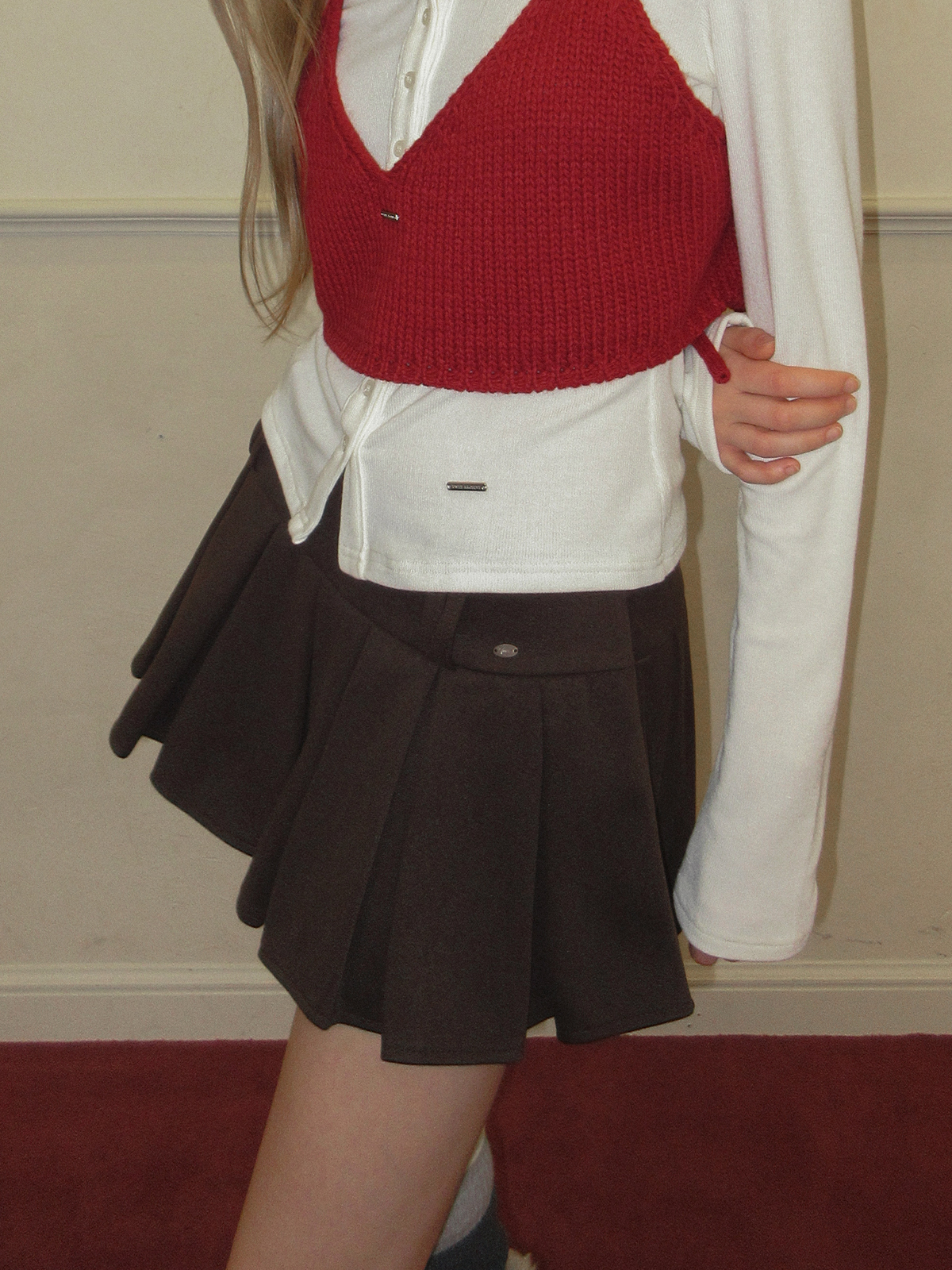 TWEE Hesi suede pleated mini skirt - Model styling view