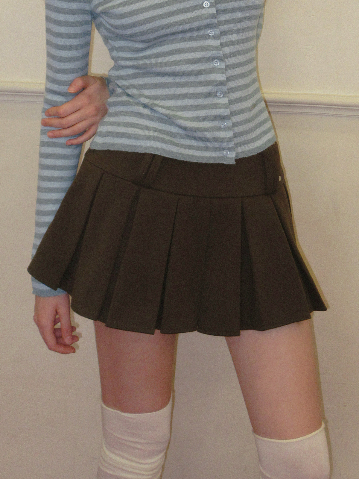 TWEE Hesi suede pleated mini skirt - Model styling view