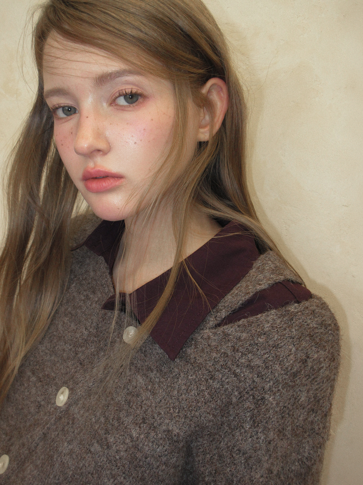TWEE Newel diagonal button long sleeve knit - Model styling view