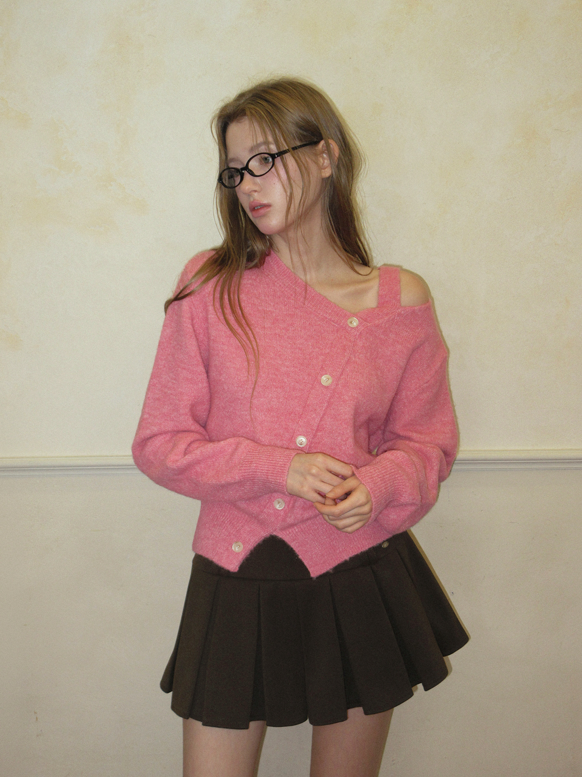 TWEE Newel diagonal button long sleeve knit - Model styling view