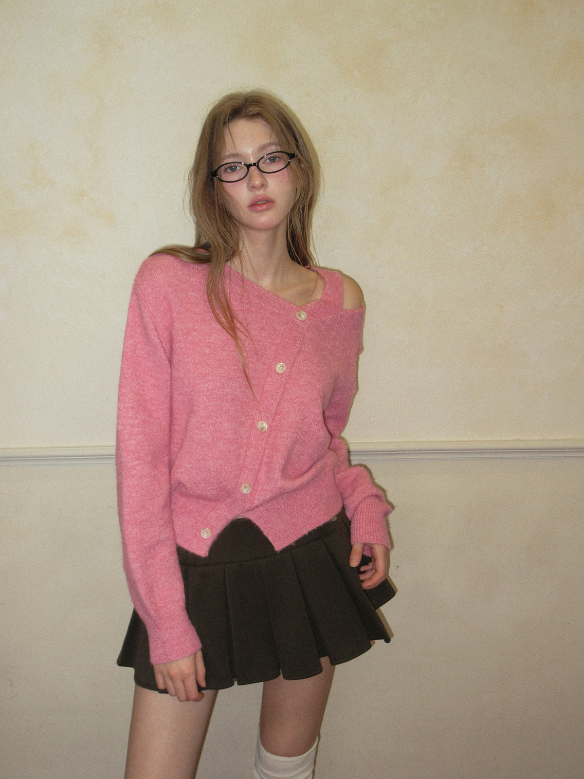 TWEE Newel diagonal button long sleeve knit - Model styling view