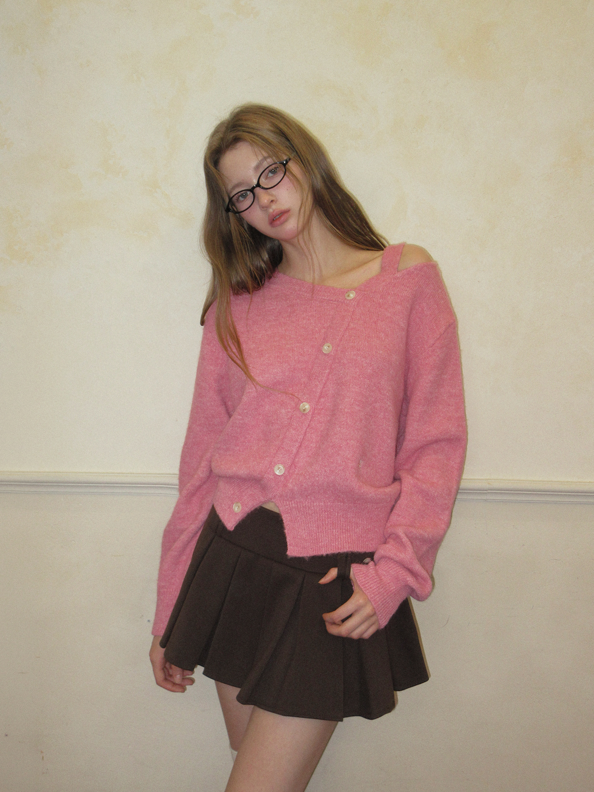 TWEE Newel diagonal button long sleeve knit - Model styling view