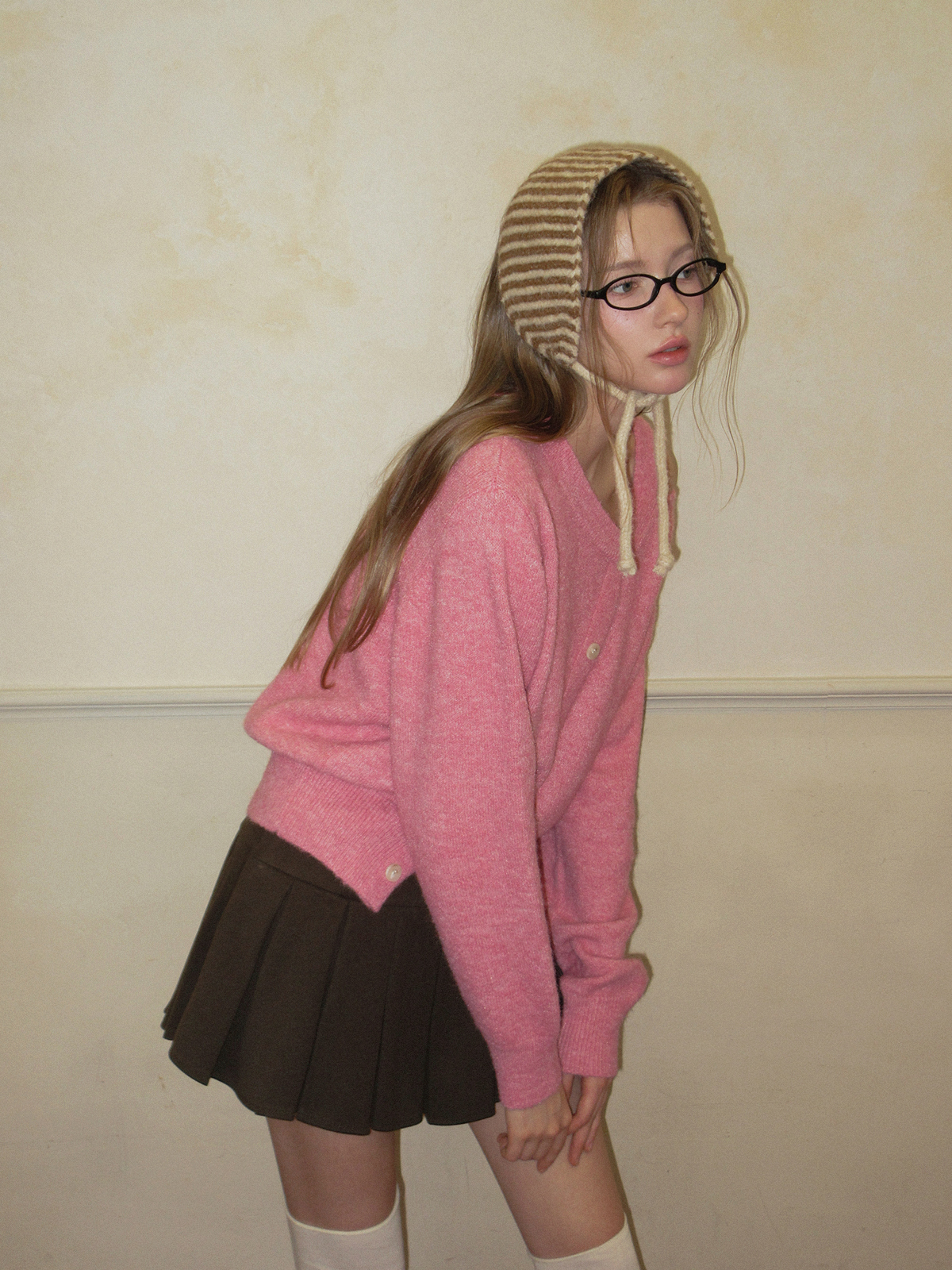 TWEE Newel diagonal button long sleeve knit - Model styling view