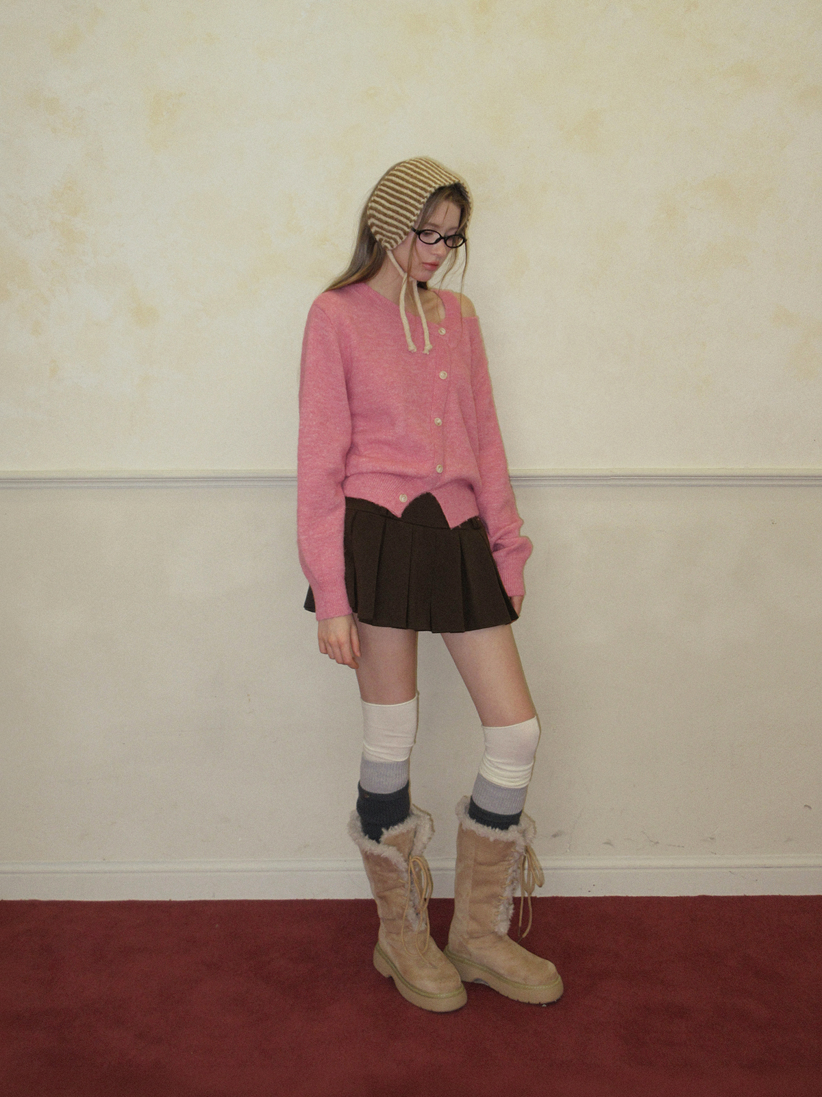TWEE Newel diagonal button long sleeve knit - Model styling view