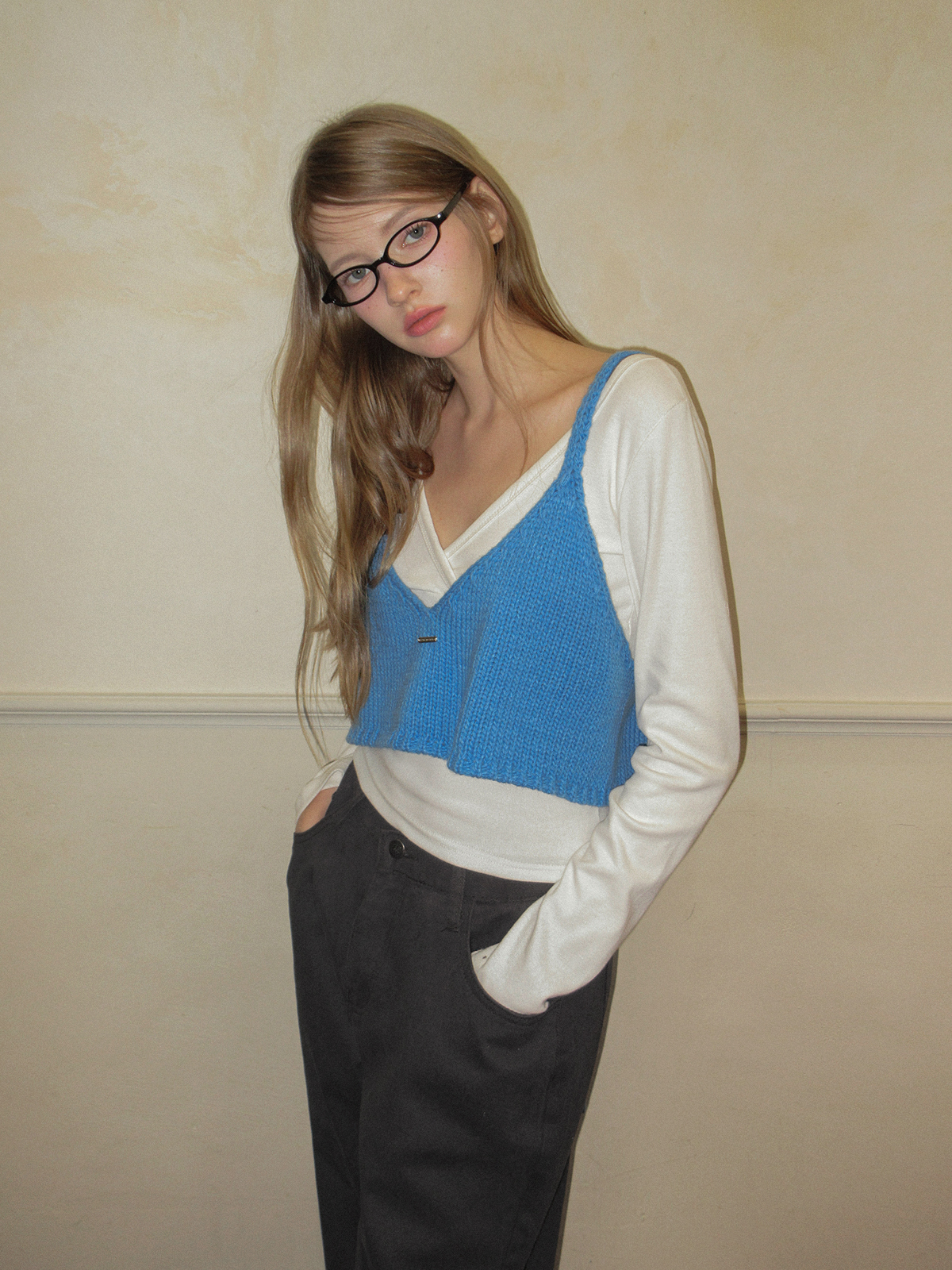 TWEE Denil loose-fit V-neck knit bustier - Model styling view