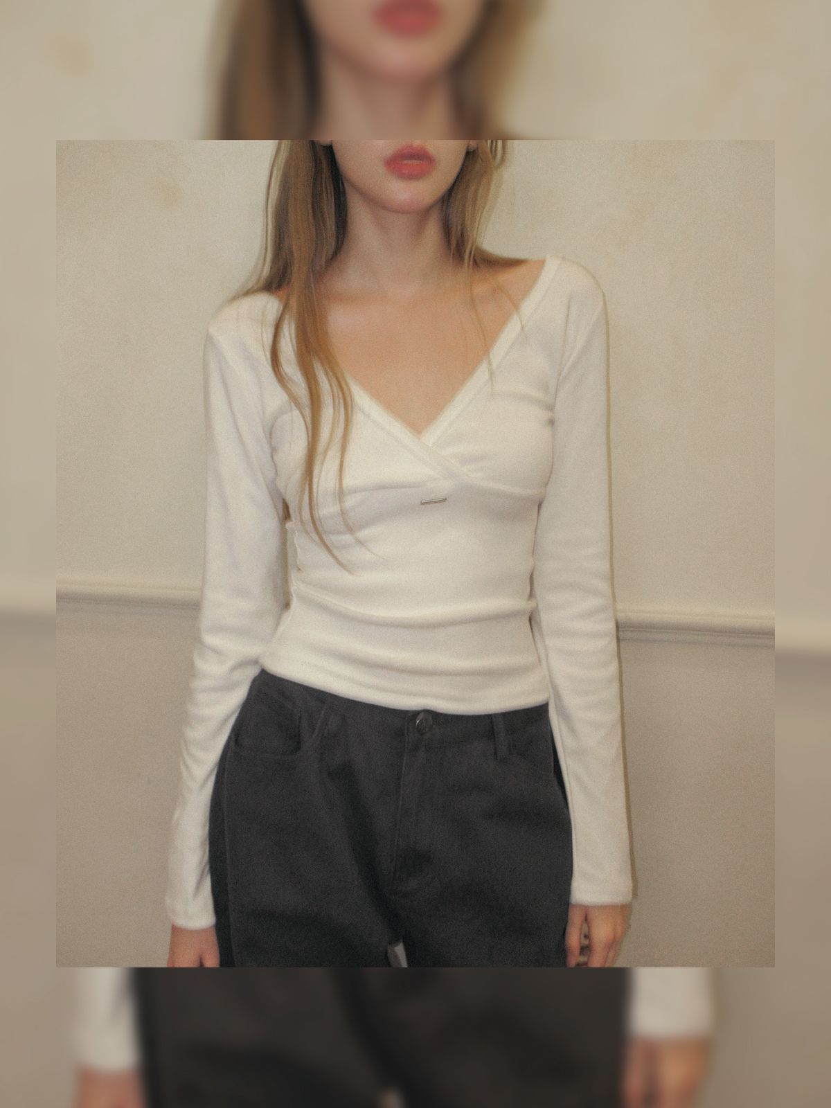 TWEE Denil loose-fit V-neck knit bustier - Model styling view