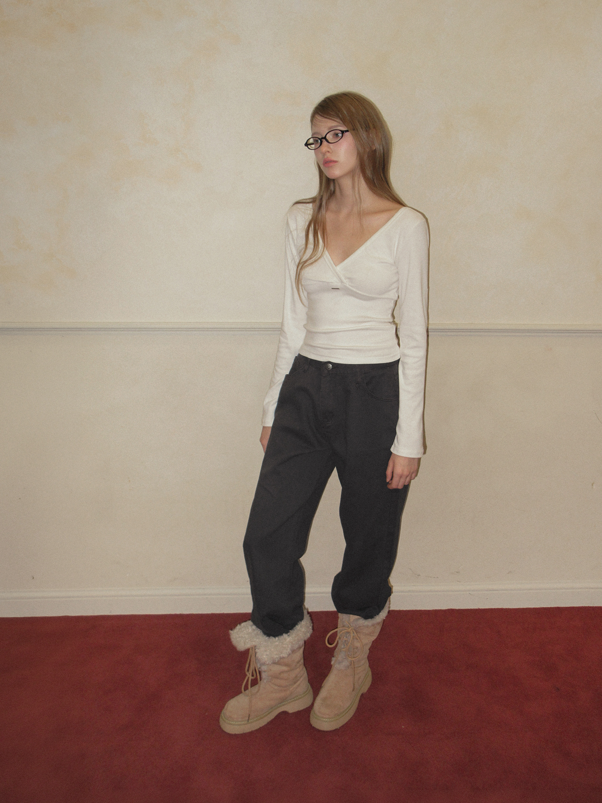 TWEE Denil loose-fit V-neck knit bustier - Model styling view