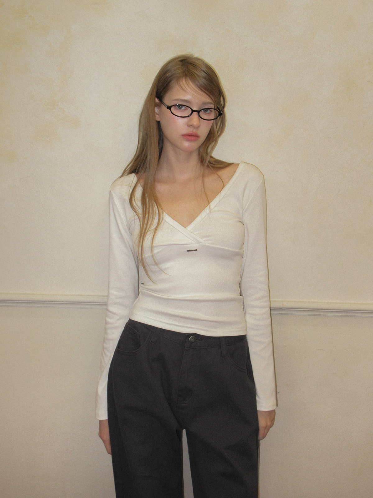 TWEE Denil loose-fit V-neck knit bustier - Model styling view