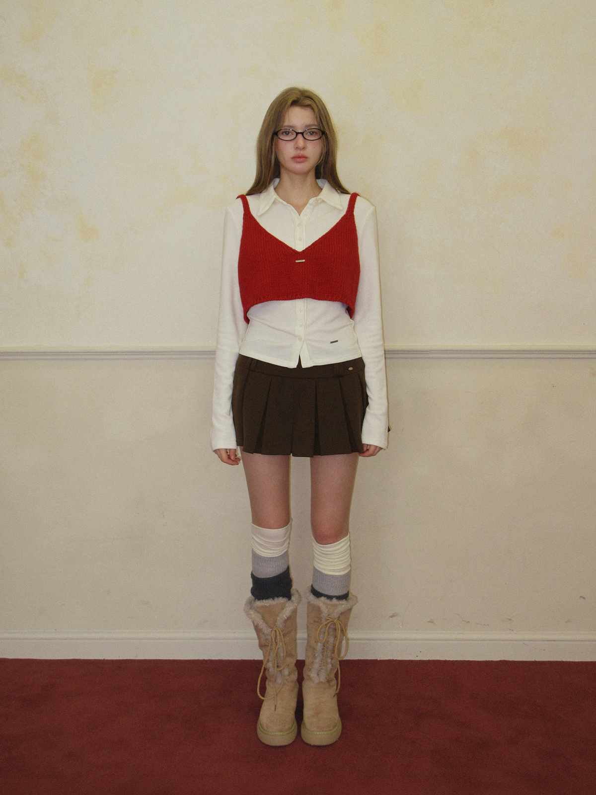 TWEE Denil loose-fit V-neck knit bustier - Model styling view