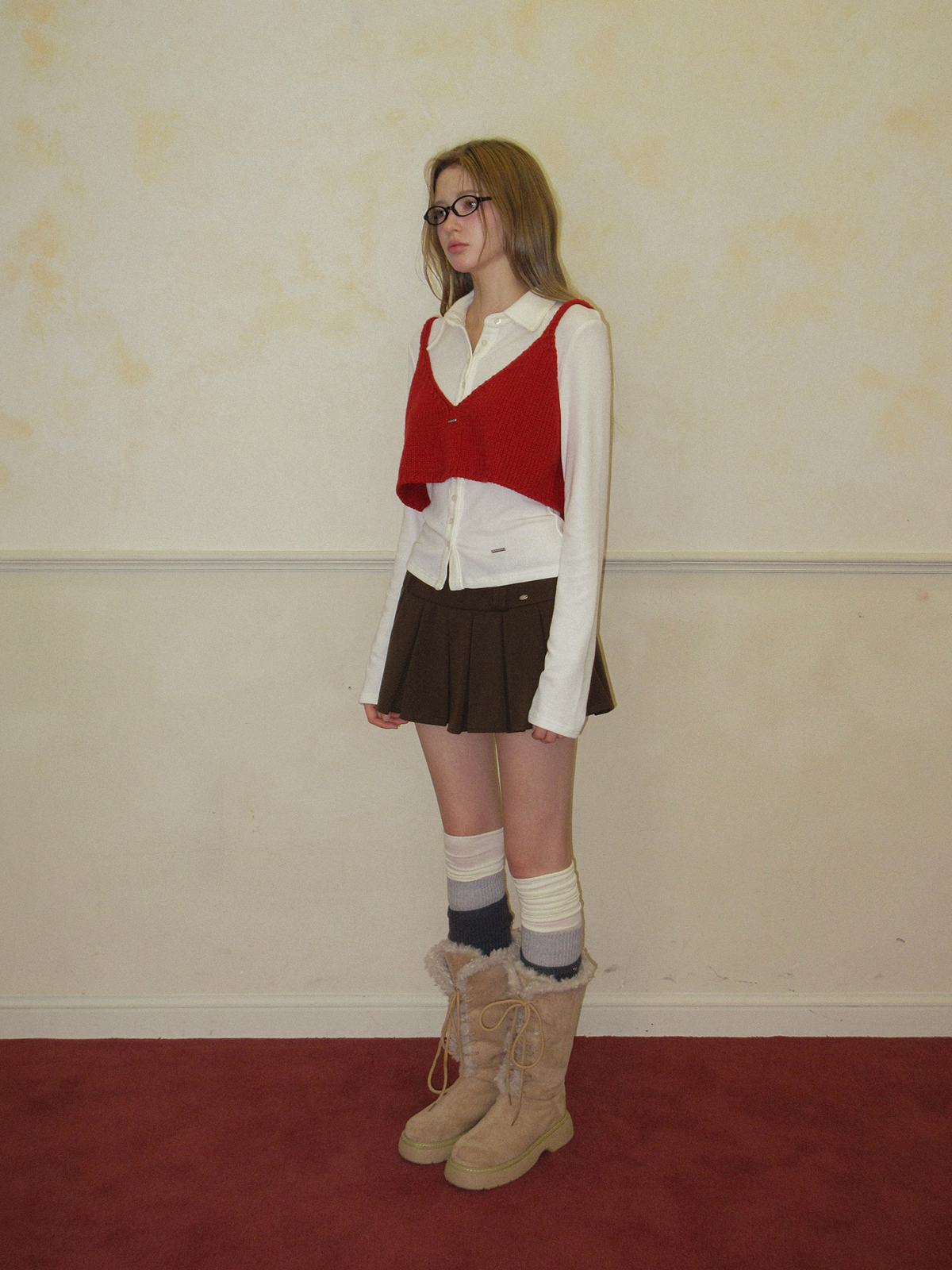 TWEE Denil loose-fit V-neck knit bustier - Model styling view