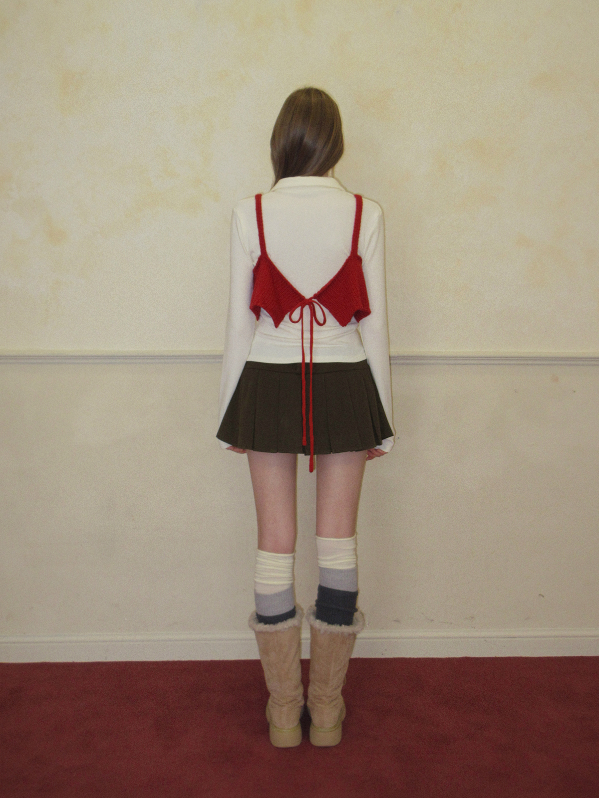 TWEE Denil loose-fit V-neck knit bustier - Model styling view