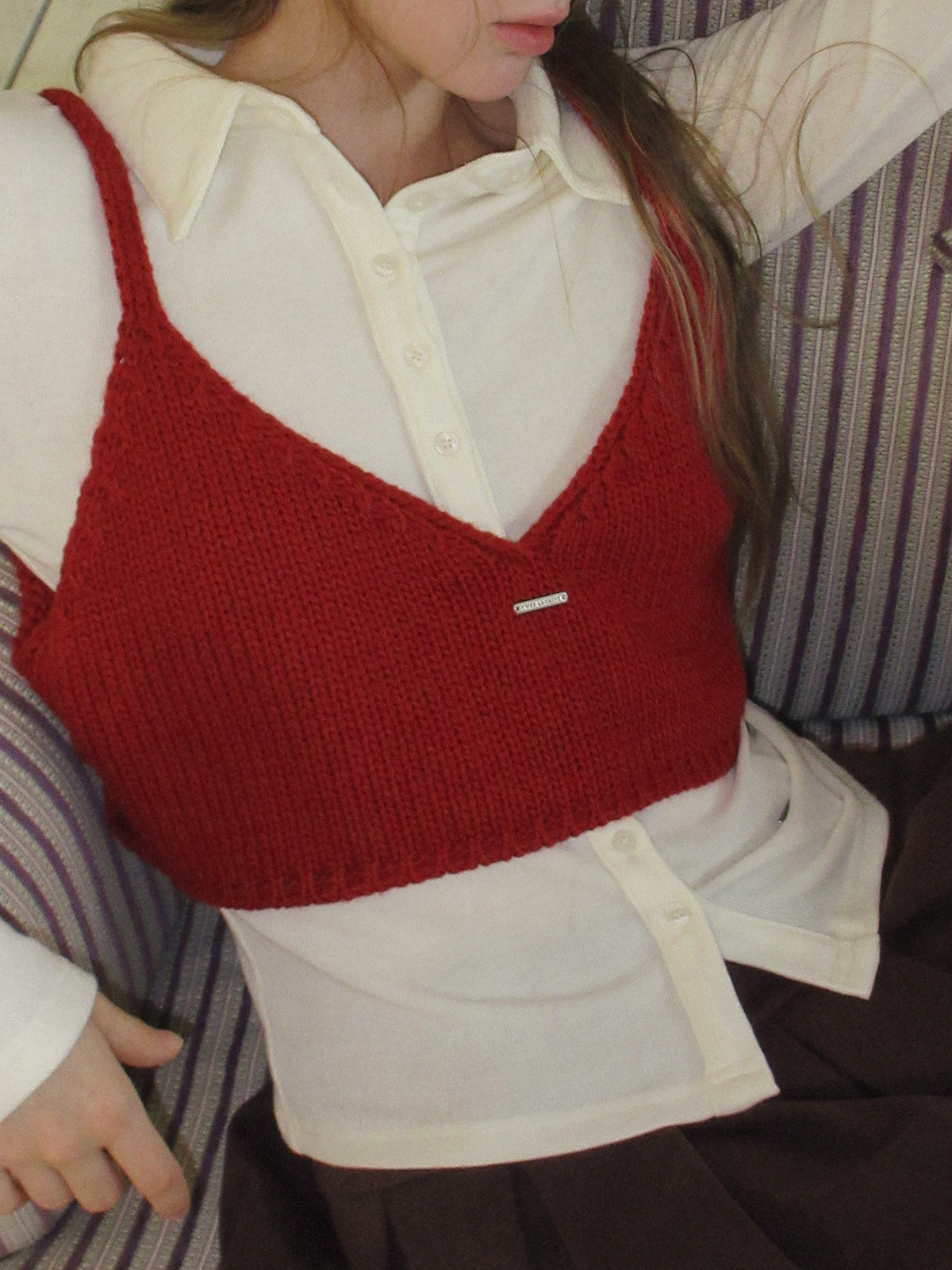 TWEE Denil loose-fit V-neck knit bustier - Model styling view