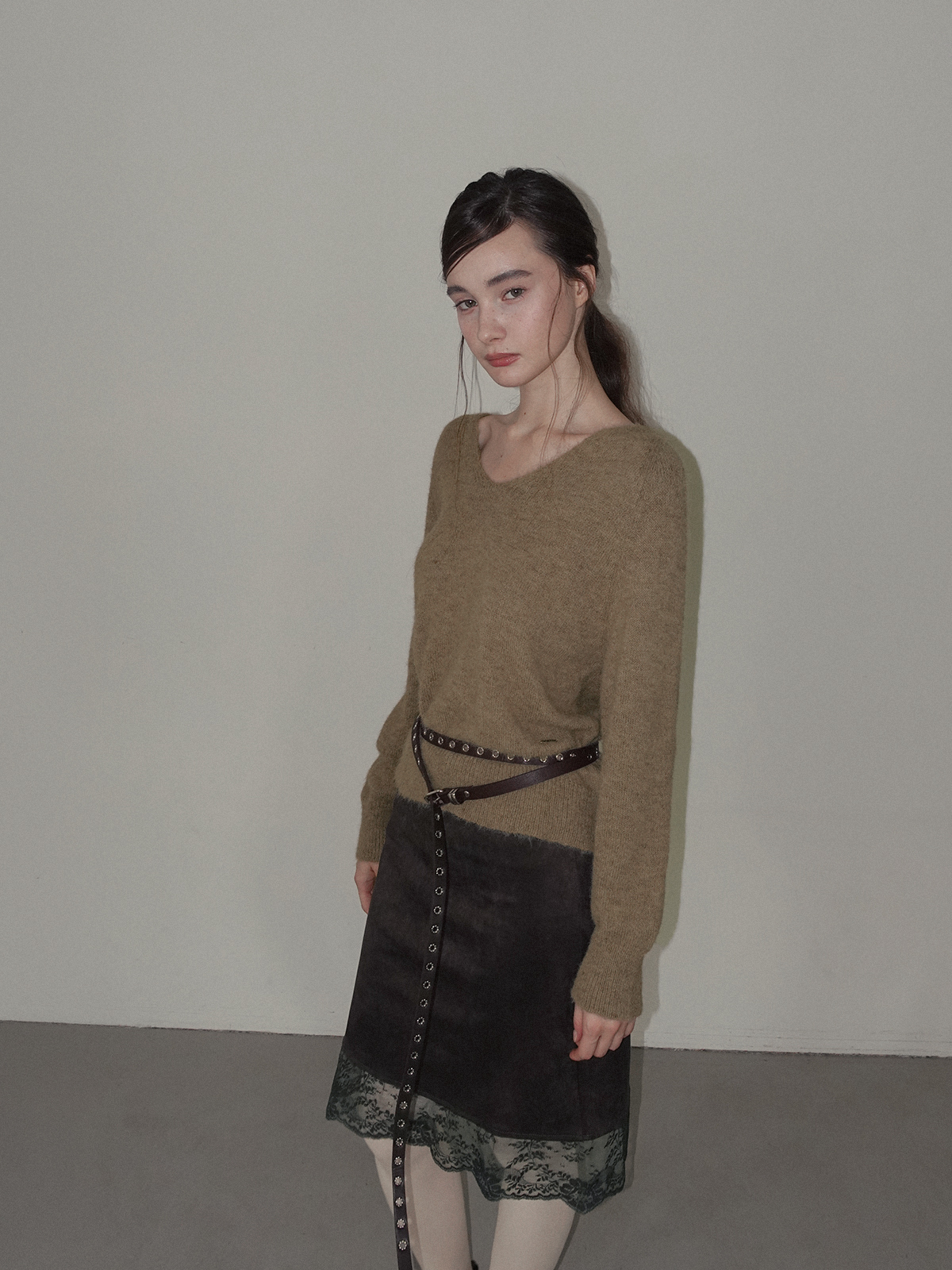 TWEE Roco eyelet double long belt - Model styling view
